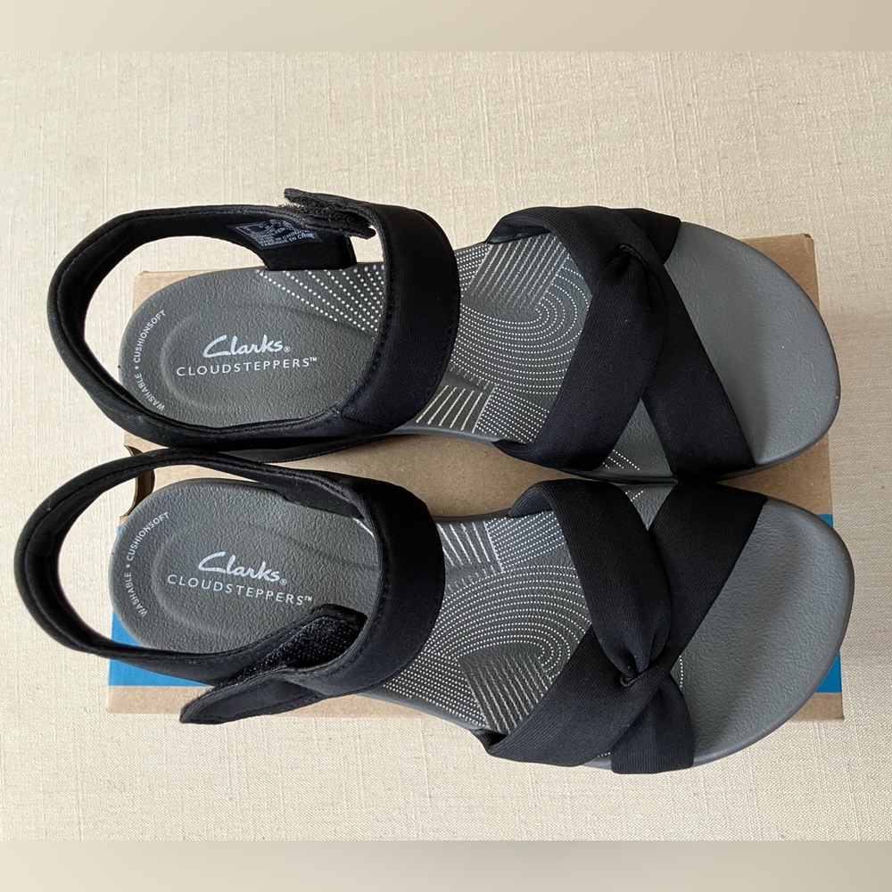 NWT Clarks Cloudsteppers Sandals
